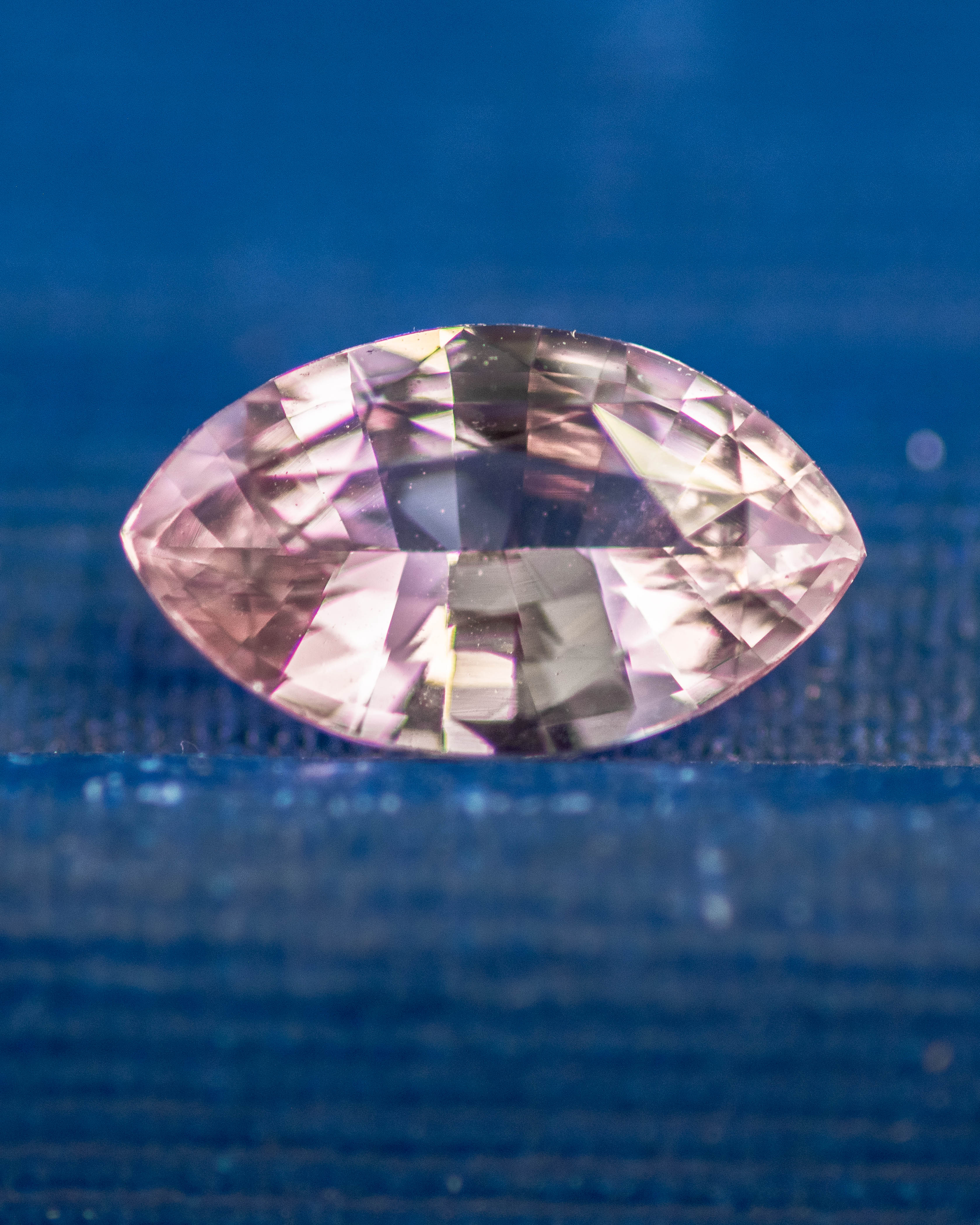 レア　ピンクオパール✖️ピーチムーンストーンダブルフラワーカービング 1.32CT Sapphire: Salmon Peach Pink Precision Marquise Mixed Cut