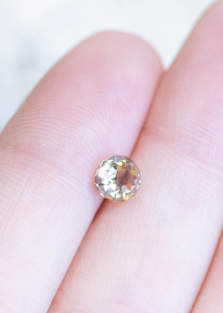 1.05CT Diamond: VVS1 Champagne C4 Round Mughal Cut