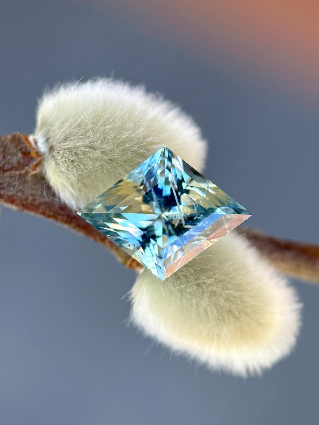 4.52CT Sapphire: Greenish Yellow Blue Parti Kite-Lozenge Step Cut