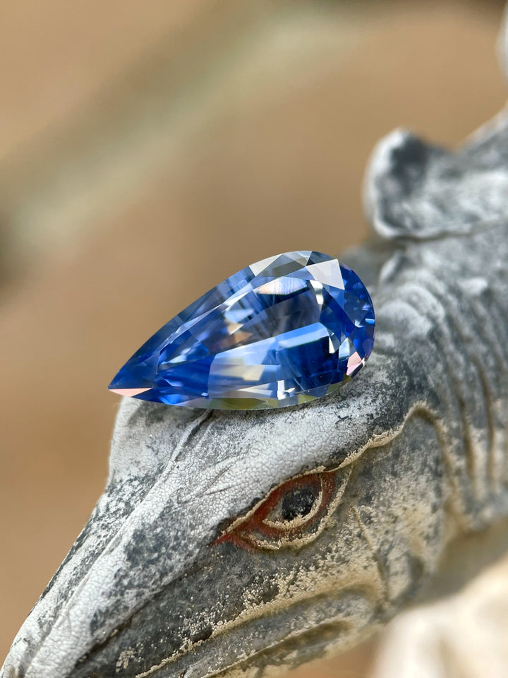 A mesmerizing 3.14-carat parti sapphire in a pear shape, showcasing a stunning blend of blue and yellow hues. This untreated gemstone is ethically sourced from Sri Lanka.