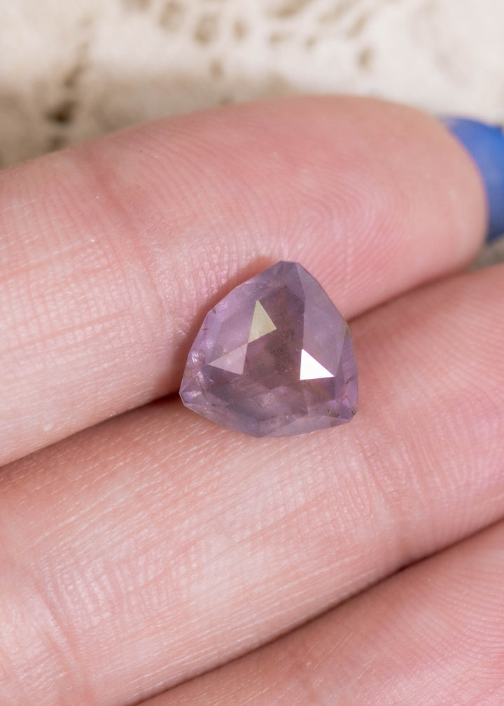 4.19CT Sapphire: Color Changing Geometric Trillion