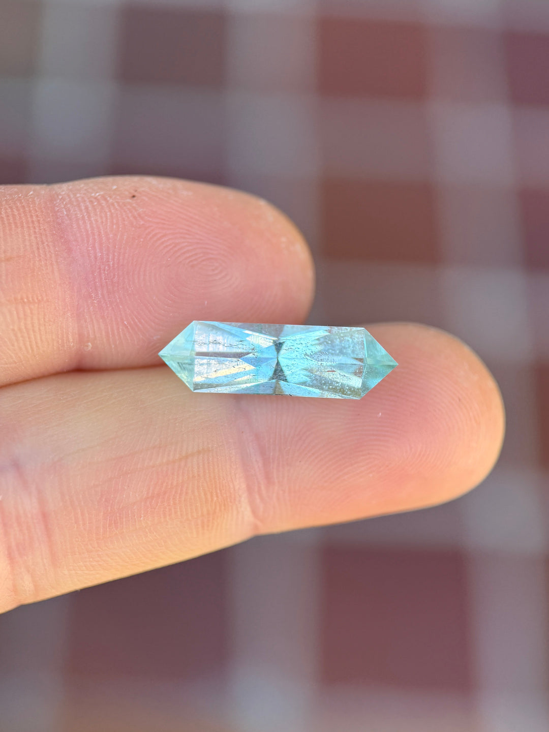 Émeraude de 1,70 ct : Vert printanier frais, taille émeraude allongée de précision
