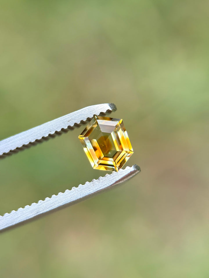 0.92CT Sapphire: Orange Yellow Colorless Parti Geometric Hexagonal Step Cut