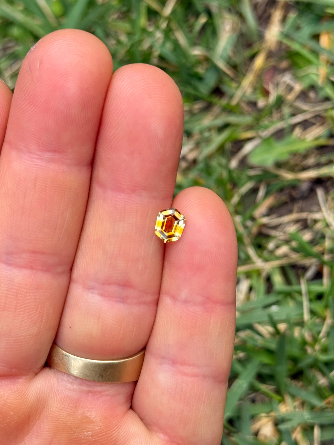 0.92CT Sapphire: Orange Yellow Colorless Parti Geometric Hexagonal Step Cut