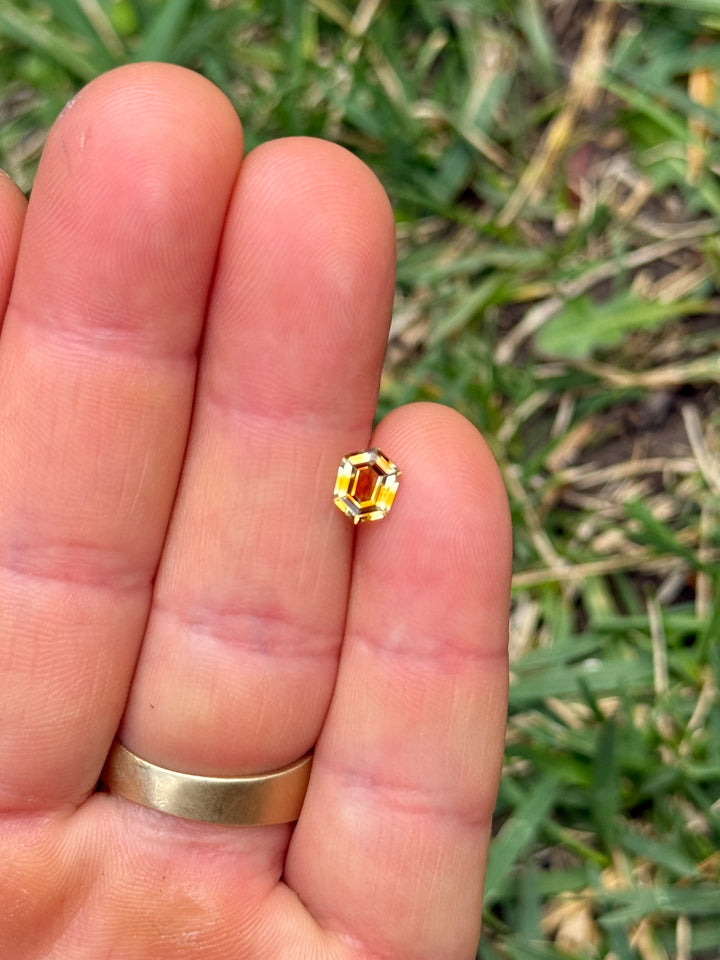 0.92CT Sapphire: Orange Yellow Colorless Parti Geometric Hexagonal Step Cut