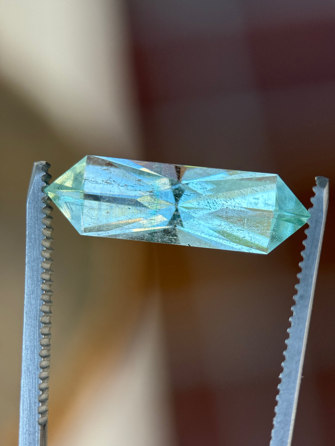 Émeraude de 1,70 ct : Vert printanier frais, taille émeraude allongée de précision