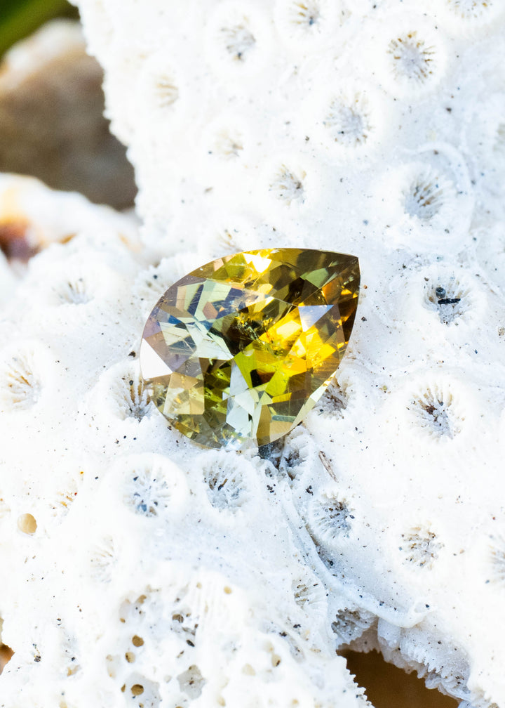 2.88CT Tanzanite: Yellow Green Blue Brilliant Pear Cut