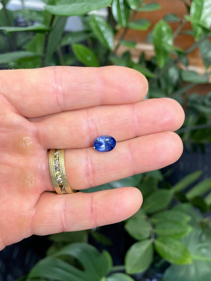 A natural 4.51ct cornflower blue sapphire displayed on the hand, highlighting its rich blue hue and expert oval cut, sourced ethically from Sri Lanka.