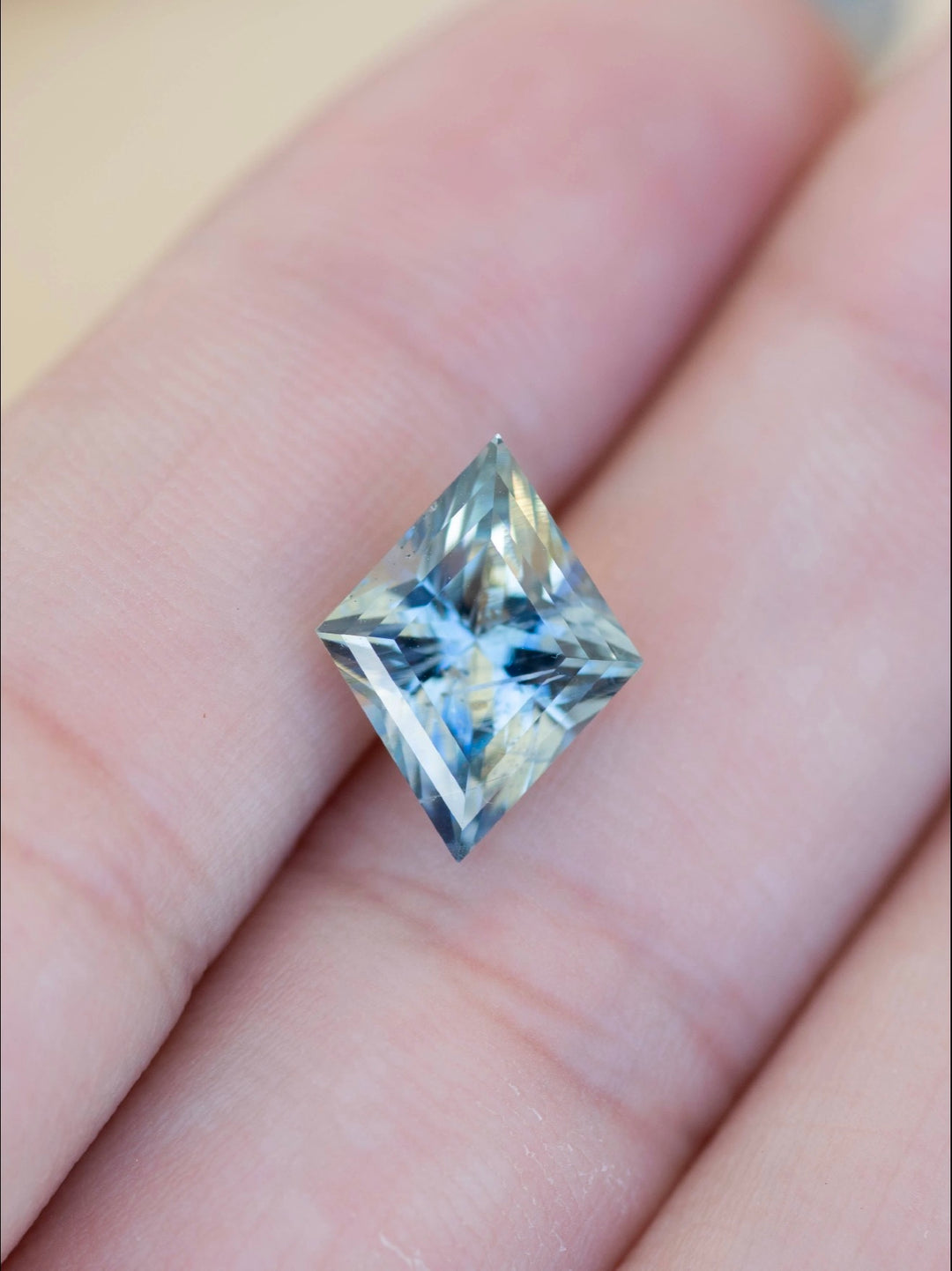 4.52CT Sapphire: Greenish Yellow Blue Parti Kite-Lozenge Step Cut