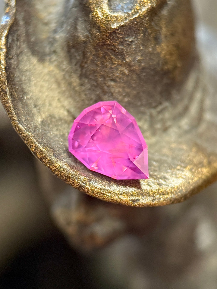 1.24CT Sapphire: Opalescent Hot Purplish Pink Precision Geometric Pear Modified Brilliant Cut