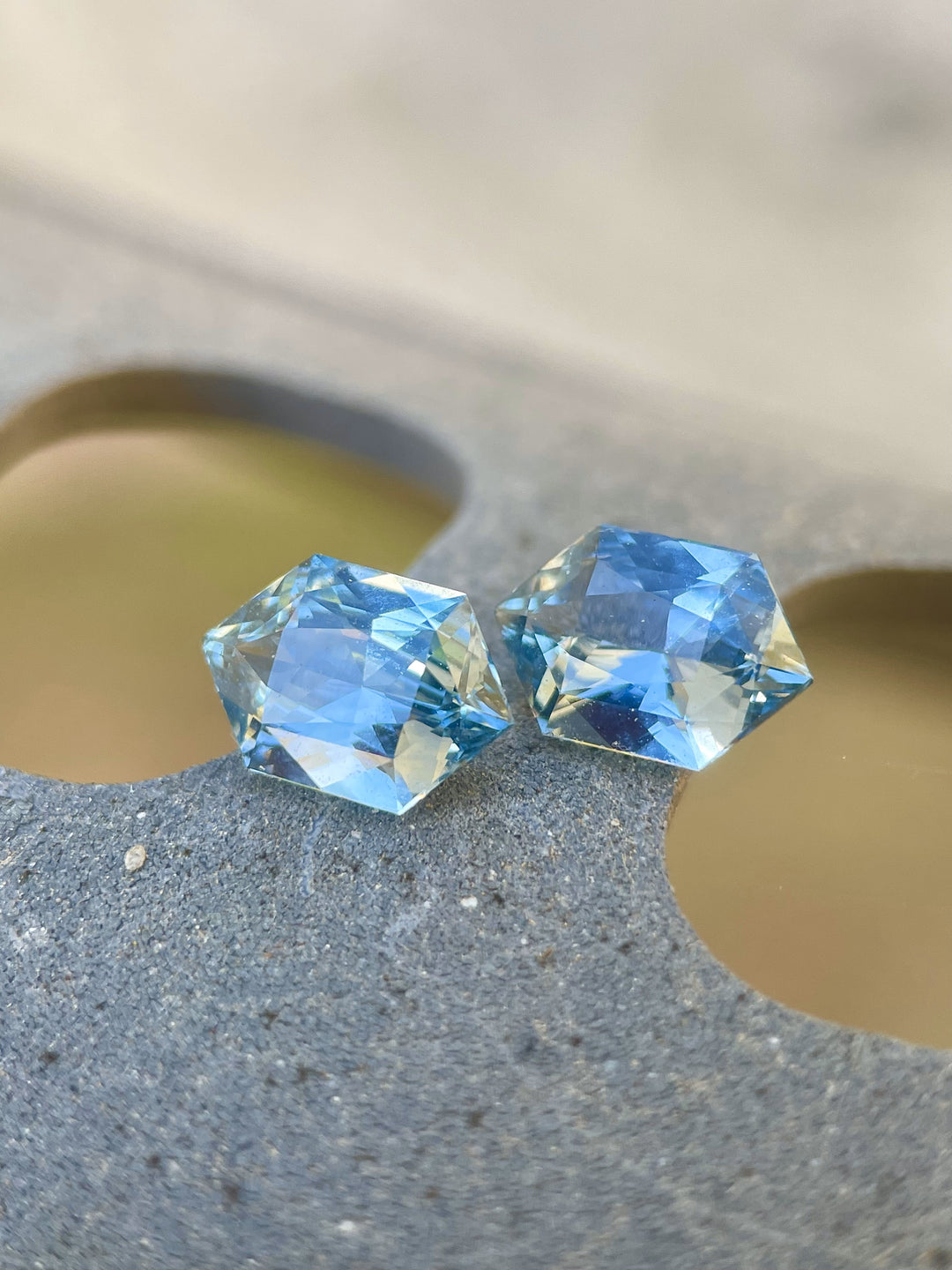 A captivating 3.15-carat seafoam blue sapphire with a mixed brilliant hexagon cut. Heat-treated and ethically sourced from Sri Lanka, this gemstone displays a stunning blend of seafoam and blue hues.