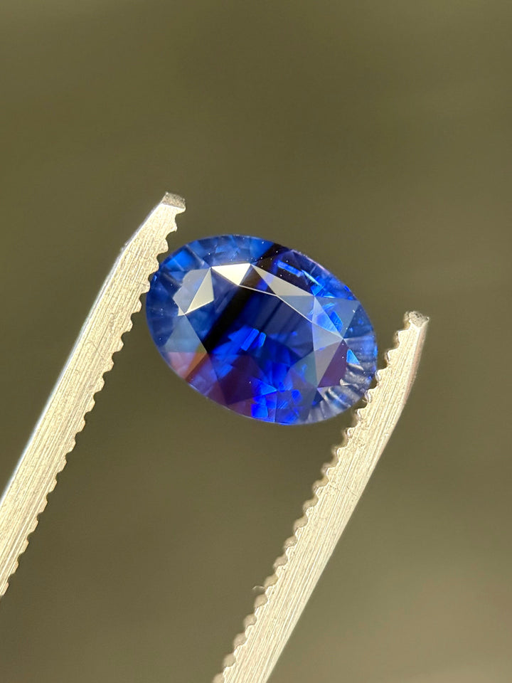 2.56CT Sapphire: Blue Parti Oval Mix Cut
