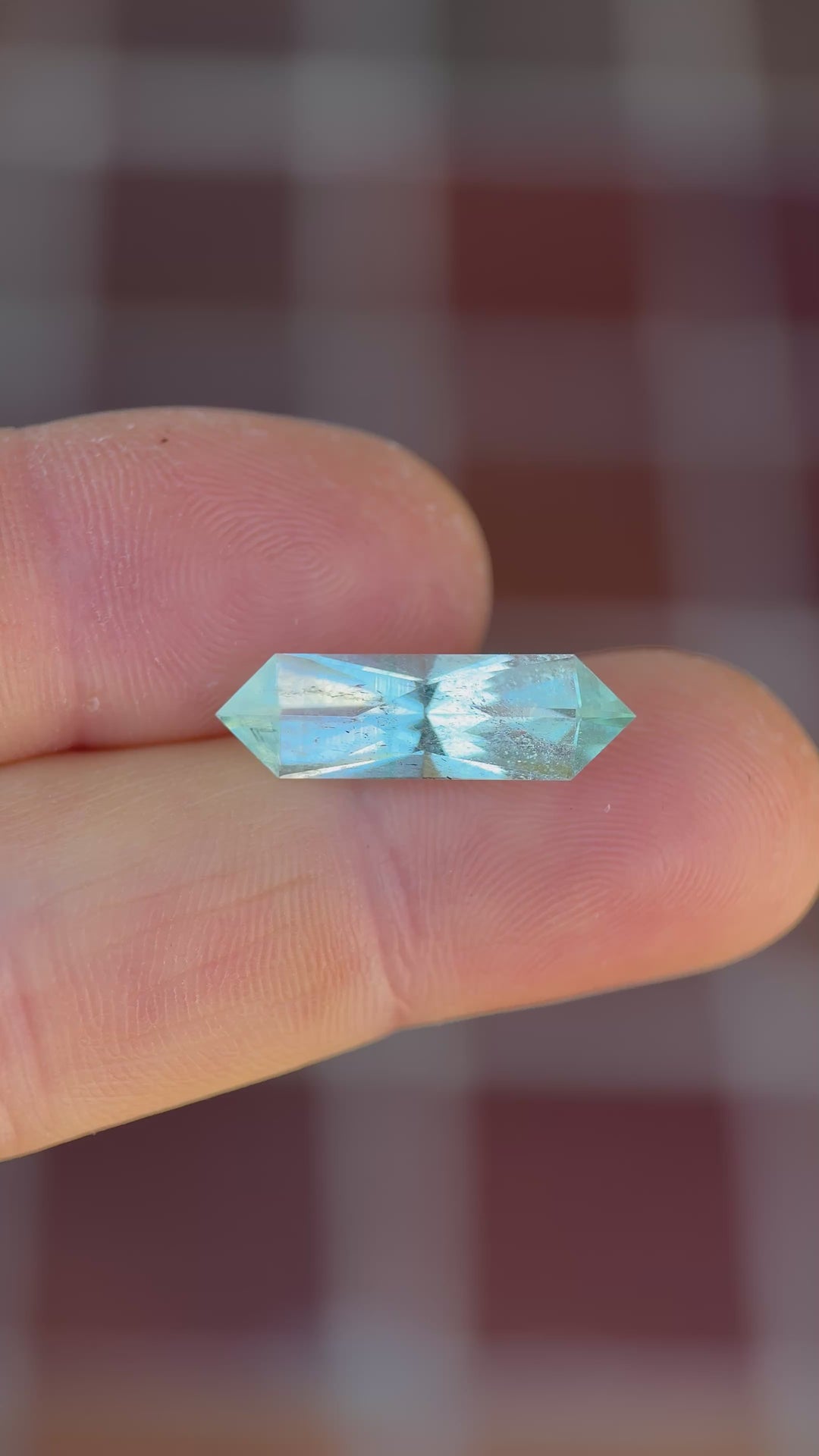 Émeraude de 1,70 ct : Vert printanier frais, taille émeraude allongée de précision
