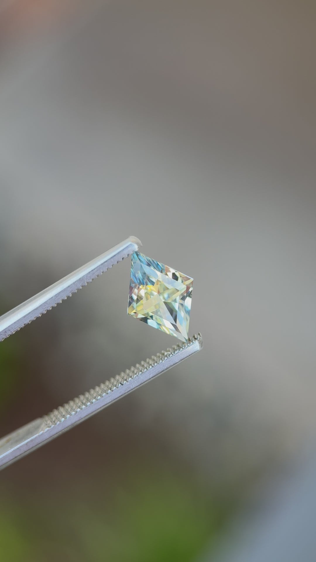 360° video of a 3.07ct untreated parti sapphire in custom lozenge mixed cut, displaying vibrant yellow and blue shifts under natural light