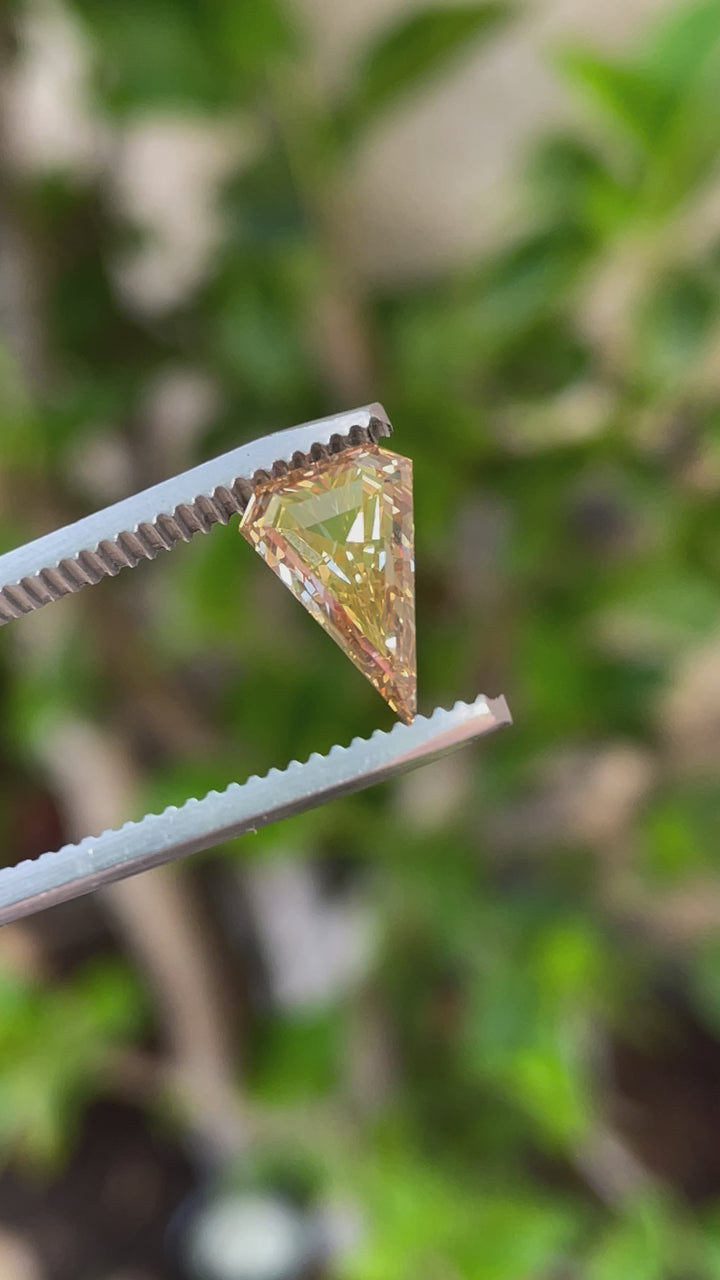 A mesmerizing 360-degree video of a 2.10-carat elongated kite-cut rosy champagne diamond, capturing its radiant facets and exquisite VVS1 clarity.