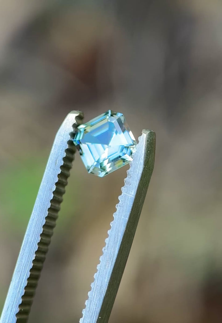 0.90 Carat Natural Aqua Teal Blue Sapphire tweezer video