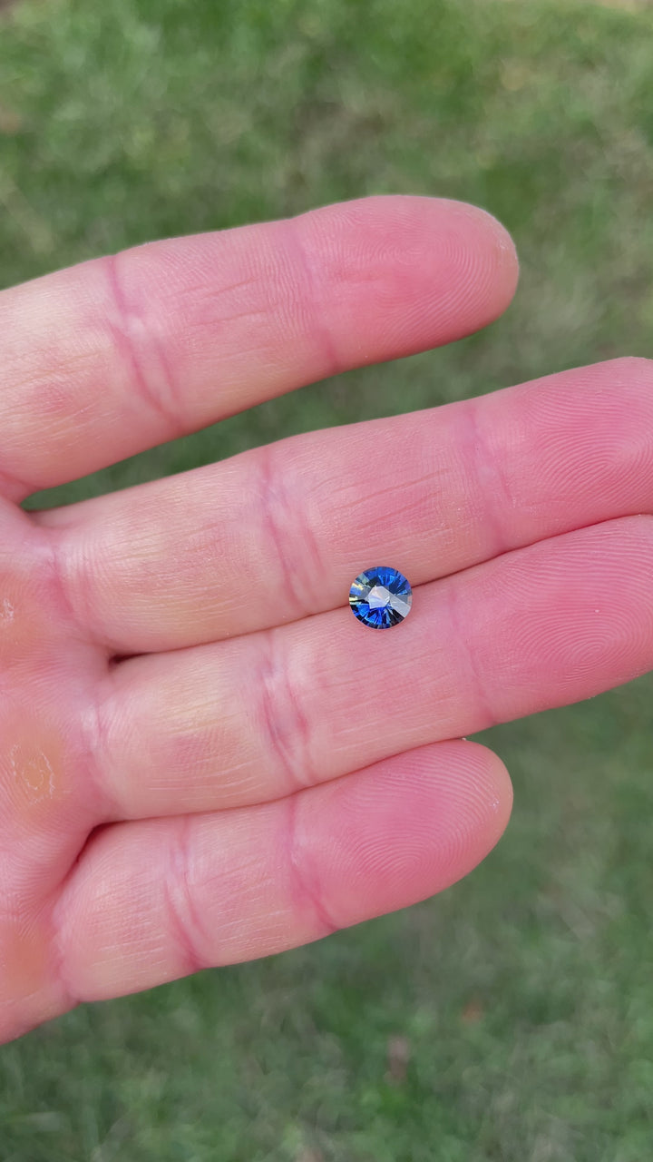 A dynamic video showcasing the color play and brilliance of a 1.11-carat heated round brilliant parti sapphire from Sri Lanka.