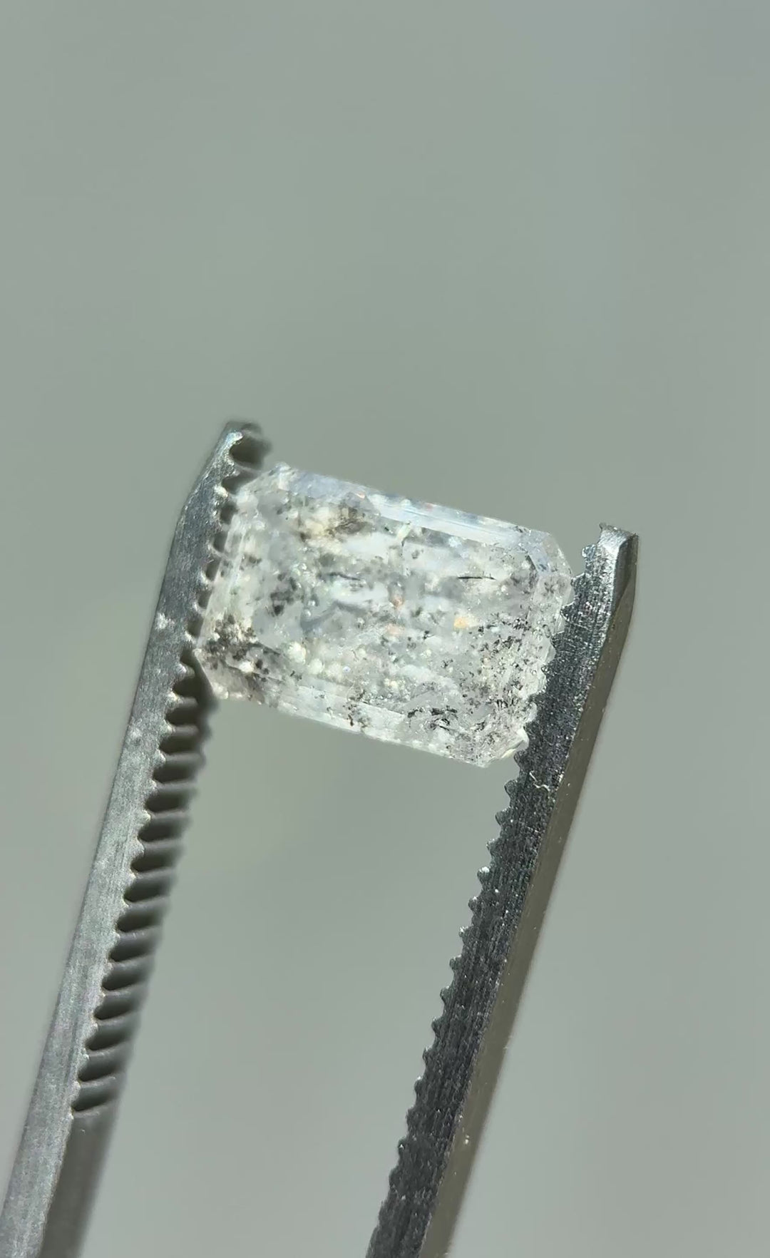 tweezer video of 2.81CT Diamond: Salt and Pepper Emerald Cut