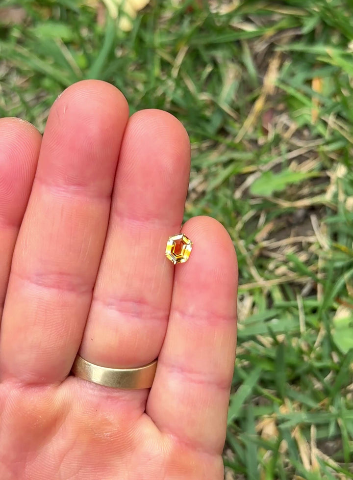 0.92CT Sapphire: Orange Yellow Colorless Parti Geometric Hexagonal Step Cut