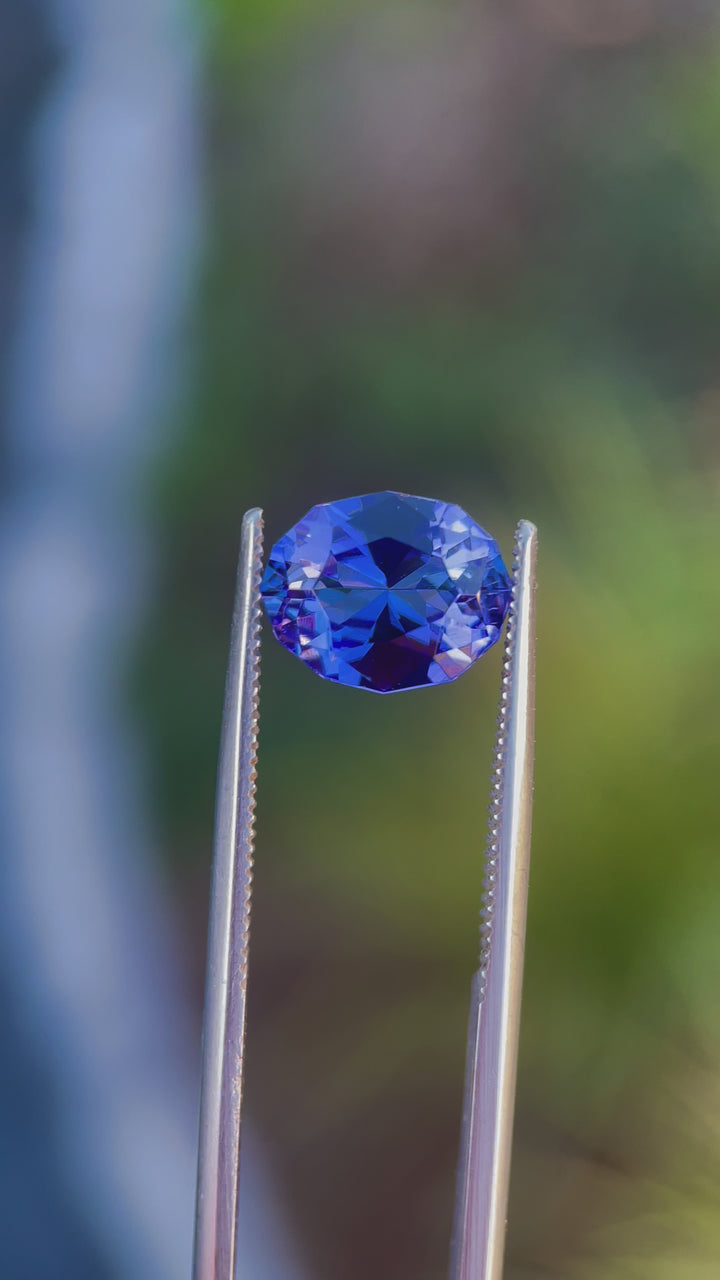 360-degree video showcasing a 3.32-carat tanzanite gemstone with a custom geometric oval cut and ultra violet blue hues.
