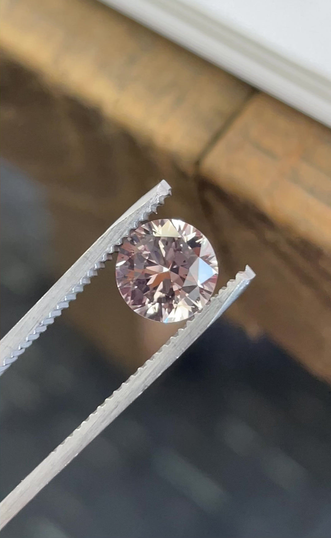 360-degree video of a 2.57ct peach sapphire showcasing its round brilliant cut and lively pastel sparkle from multiple angles.