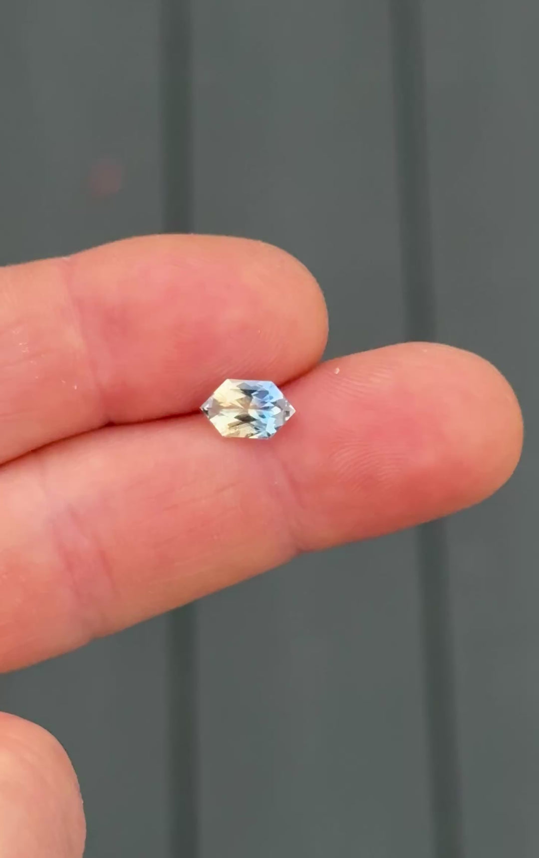 1.57CT Sapphire: Bi-Color Parti Elongated Hexagon Mix Cut