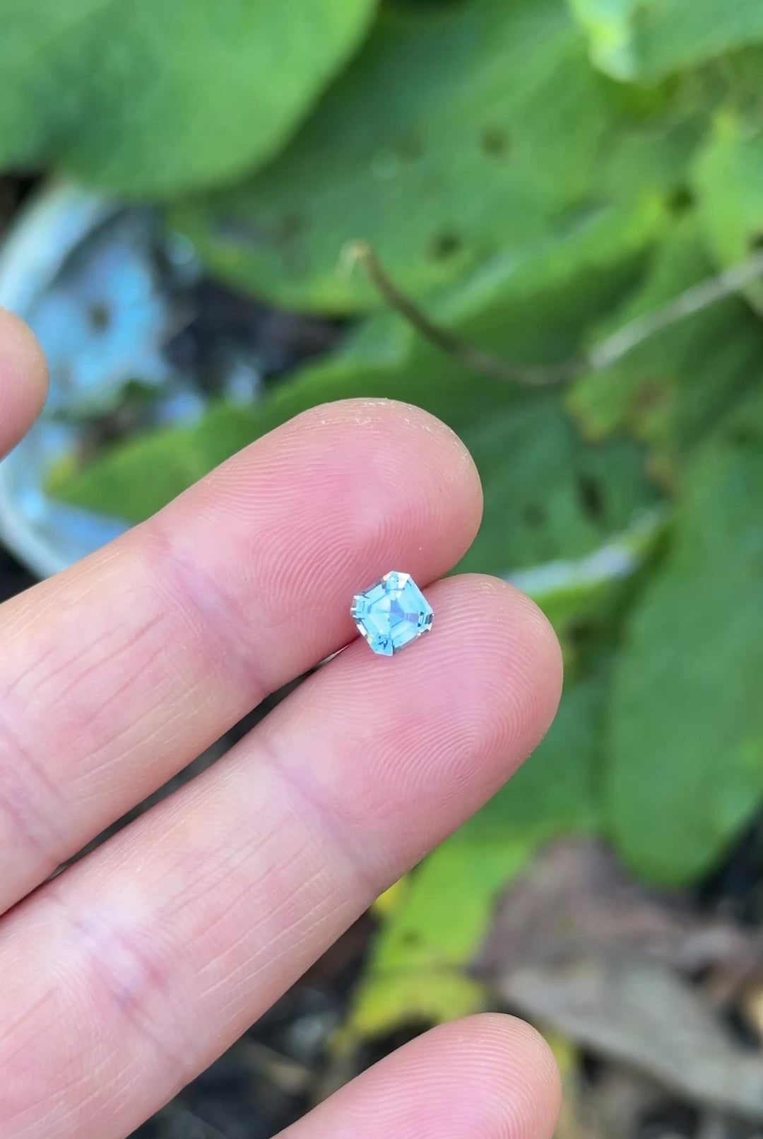 0.90 Carat Natural Aqua Teal Blue Sapphire hand video