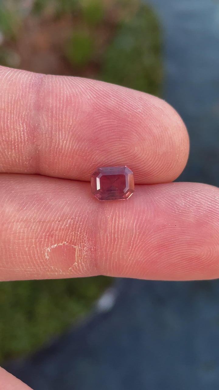 A video of a Cabernet-colored sapphire rotating under light, demonstrating its brilliant facets and rich Cabernet hues.