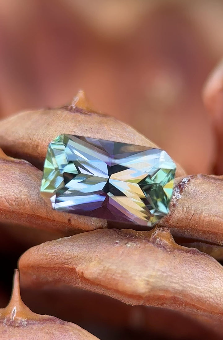 Video showing the 3.01ct Tanzanite gemstone turning to reveal radiant-cut facets and shifting mermaid colors