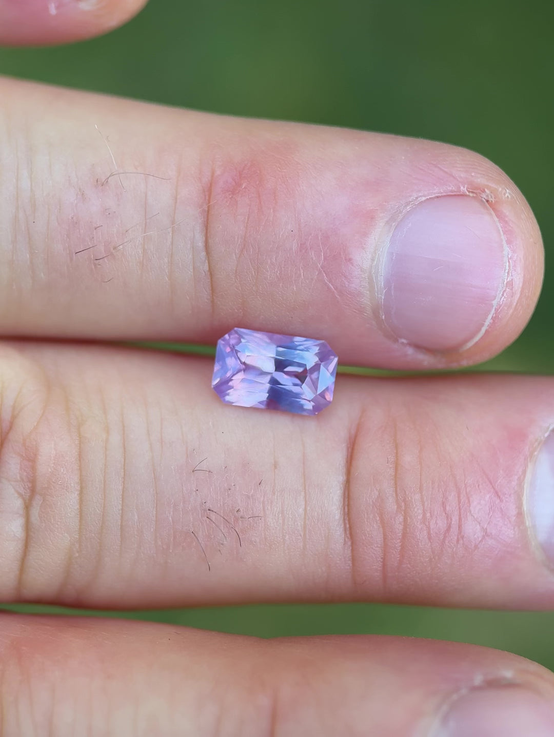 Natural light video of 2.00ct radiant sapphire from Sri Lanka showcasing its unheated lavender, purple, and pink brilliance