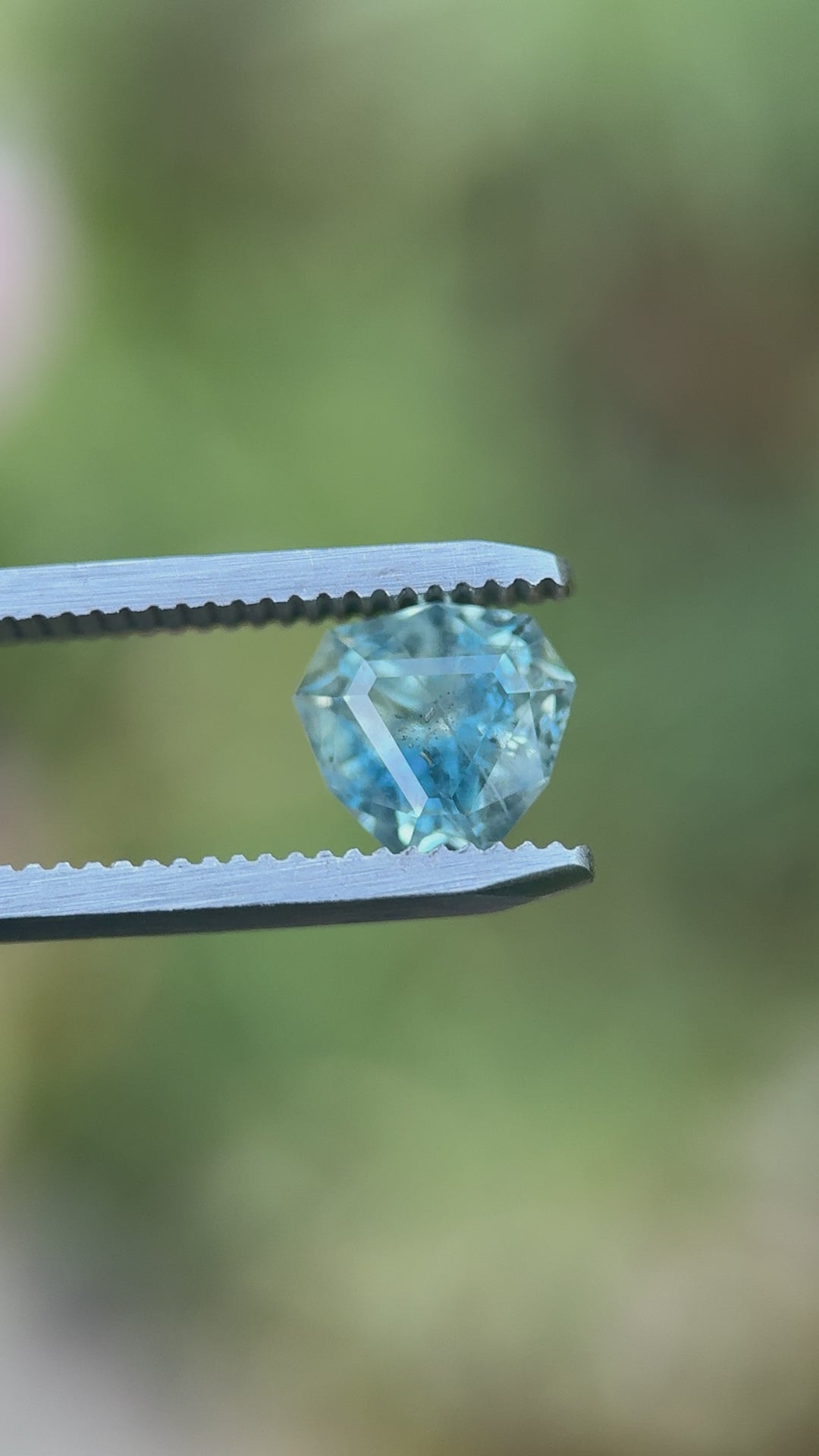 360° video of a 2.41-carat Montana sapphire in cut corner trillion shape, showcasing light reflection and parti color zoning.