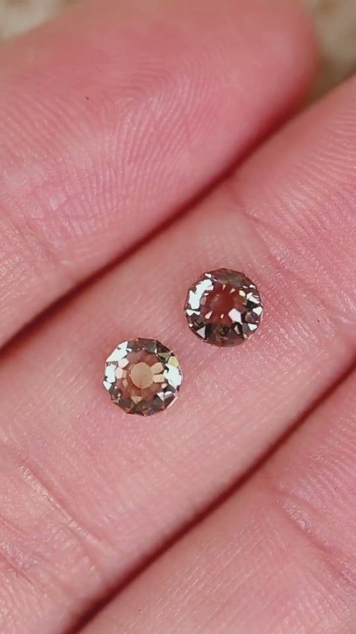 Discover this matched pair of 1.37ct total weight Round Mughal cut diamonds from South Africa. Featuring C3–C4 champagne coloration, VVS2 clarity, and distinctive geometric faceting, these untreated diamonds offer an antique-inspired alternative to conventional brilliant cuts. Their complementary warm brown tones and unusual central facet arrangements make them ideal for custom diamond earrings and bespoke heirloom jewelry.