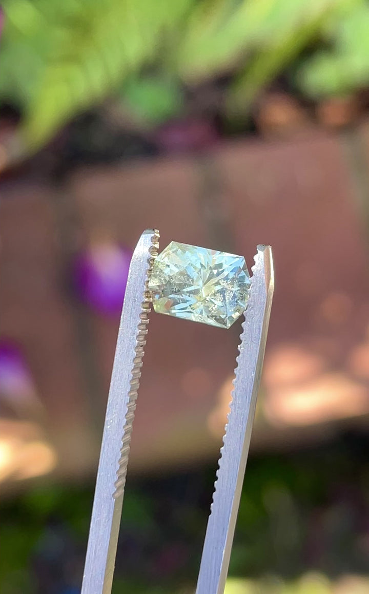 Rotating video of a yellow-green sapphire weighing 2.04 carats, highlighting its brilliance and Randy’s Cut Corner shape from Chimwadzulu Hill, Malawi.