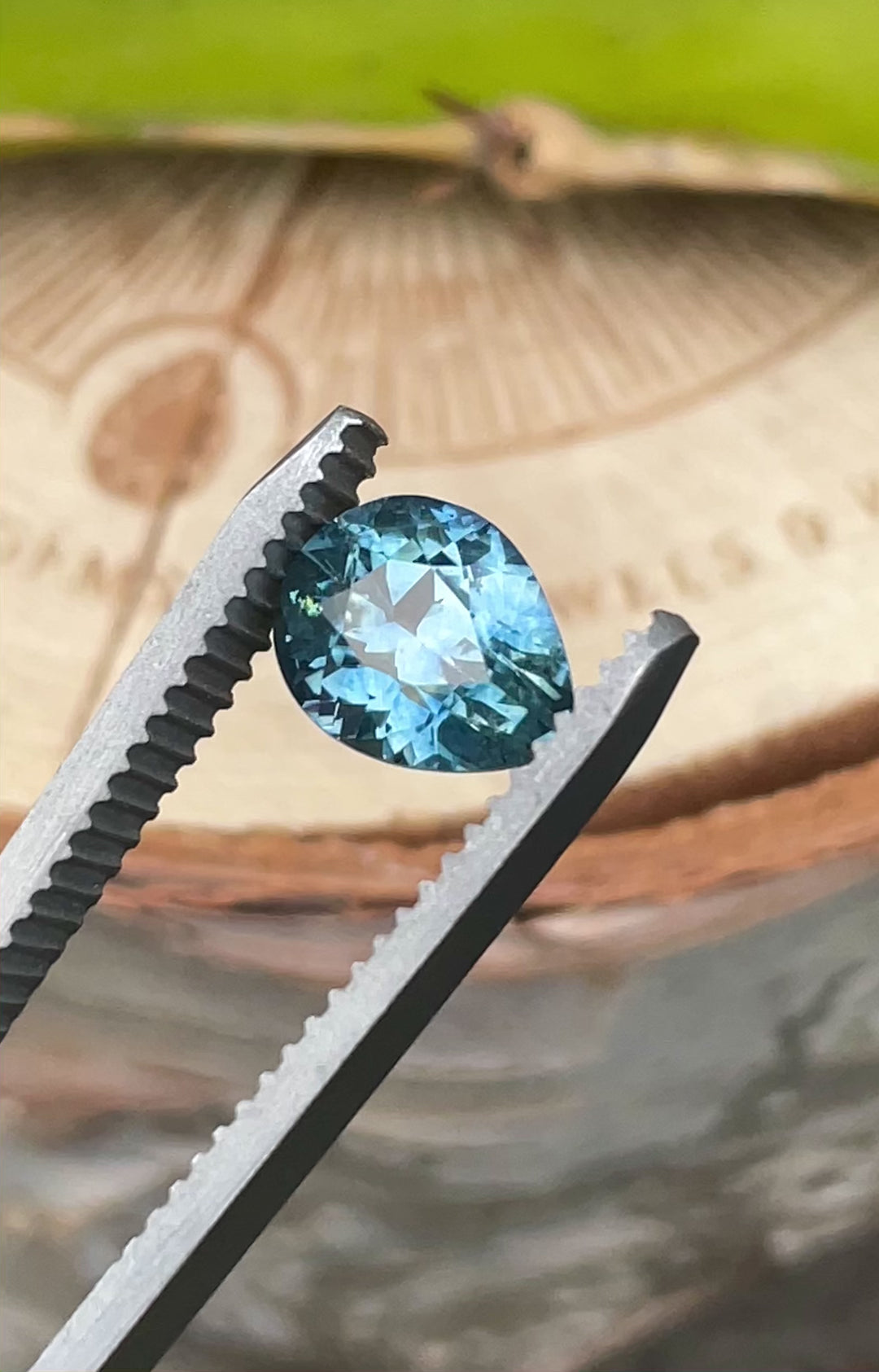 Close-up video of a 1.70 carat sapphire from Montana, highlighting its lively brilliance and sharp faceting in a pear shape under natural light.