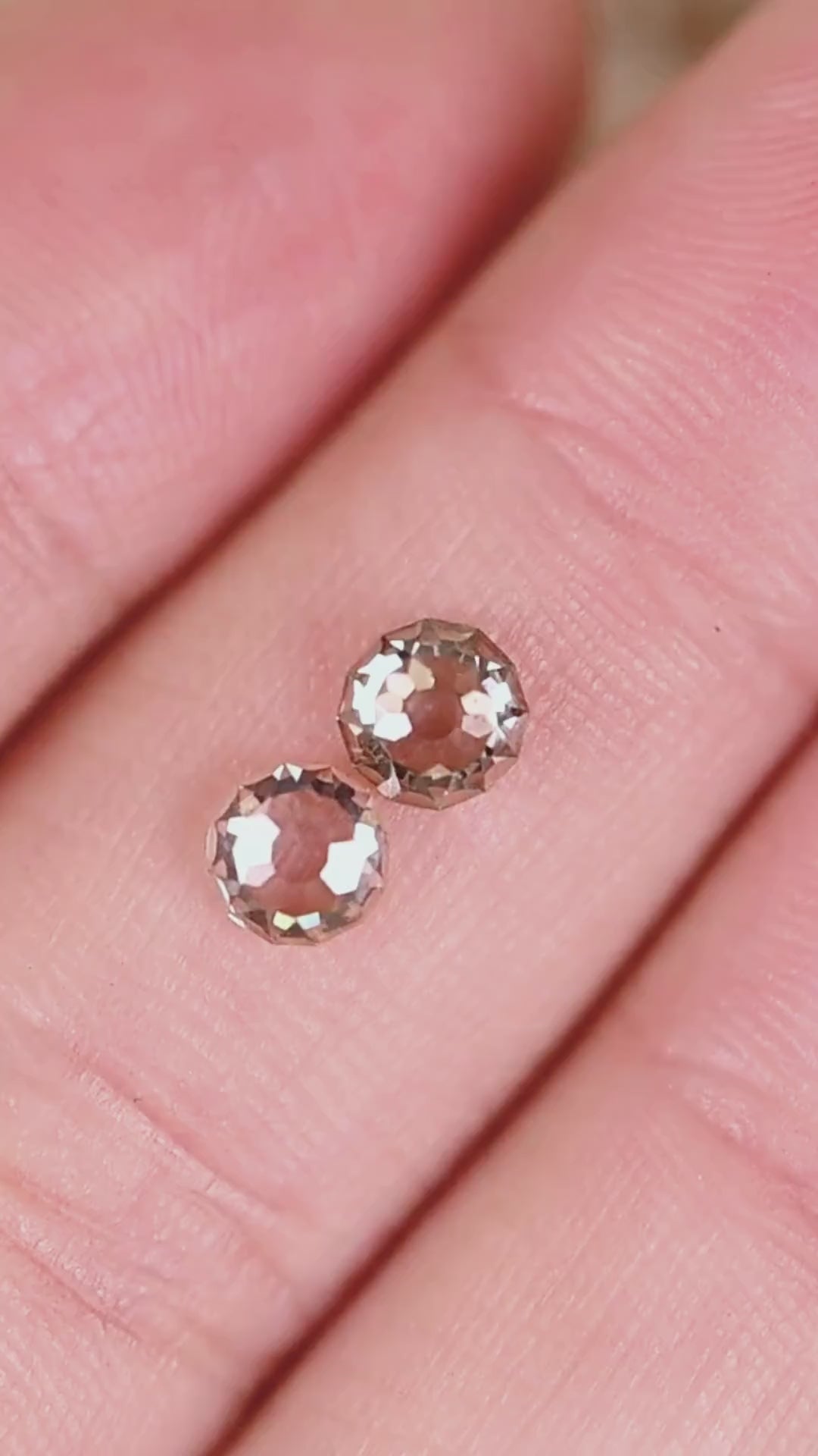 Explore a matched pair of Round Mughal cut diamonds from South Africa, weighing 1.39 carats total. Their delicate C1–C2 champagne coloration, VVS1 clarity, and distinctive geometric faceting offer an elegant alternative to conventional round brilliant diamonds. With closely matched proportions and unusual central facet arrangements, this pair is ideal for bespoke earrings and antique-inspired fine jewelry.