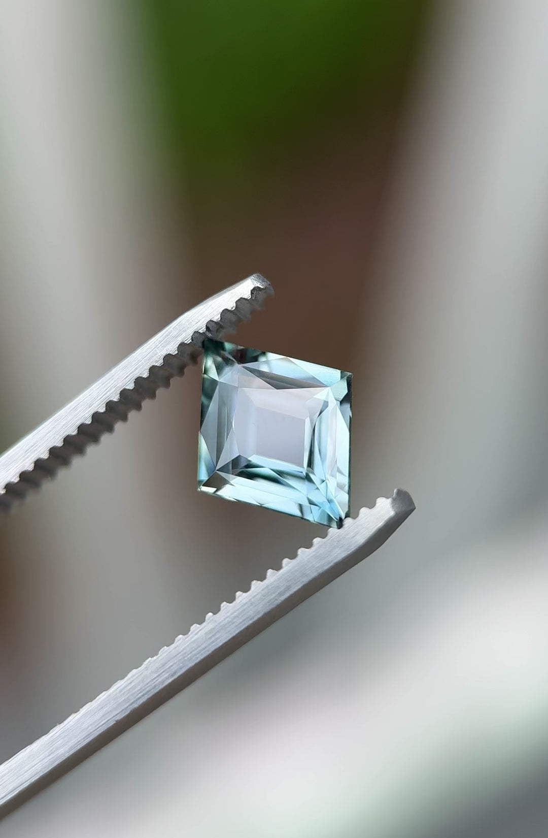 Rotating daylight video of 2.68ct lozenge kite sapphire showcasing antique-style mixed cut and vivid color transition