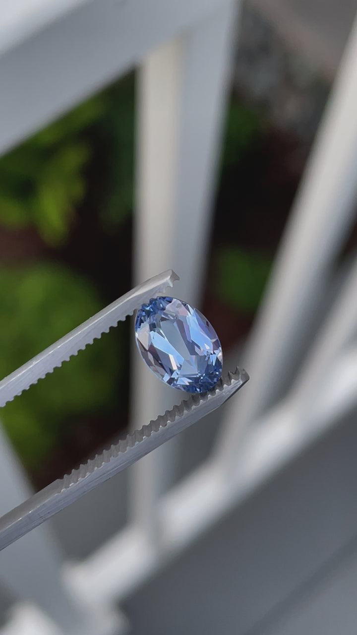 A 360-degree video capturing the intricate craftsmanship of a mix-cut oval cornflower blue sapphire, emphasizing its vivid hue and clarity