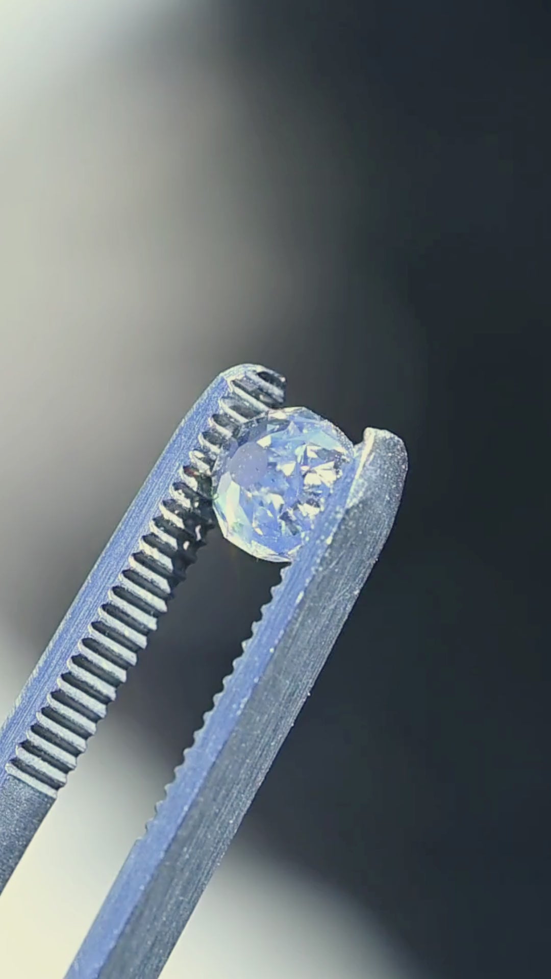 Mughal cut 1.68 carat diamond moving in direct sunlight, producing shifting flashes of silver, blue, champagne and reflected color across its broad facets.