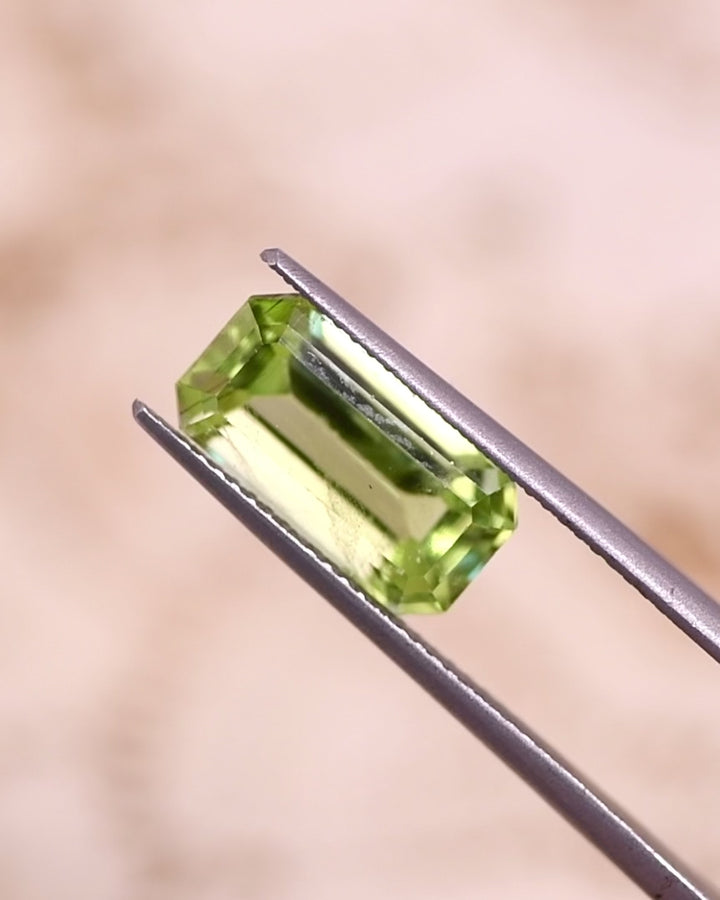 4.82CT Peridot: Green Emerald Cut