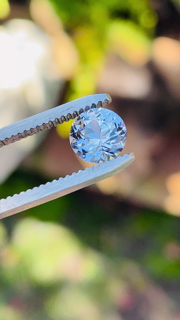 Video of a 2.52-carat lilac pink sapphire spinning under sunlight, emphasizing its delicate color and antique round brilliant faceting.