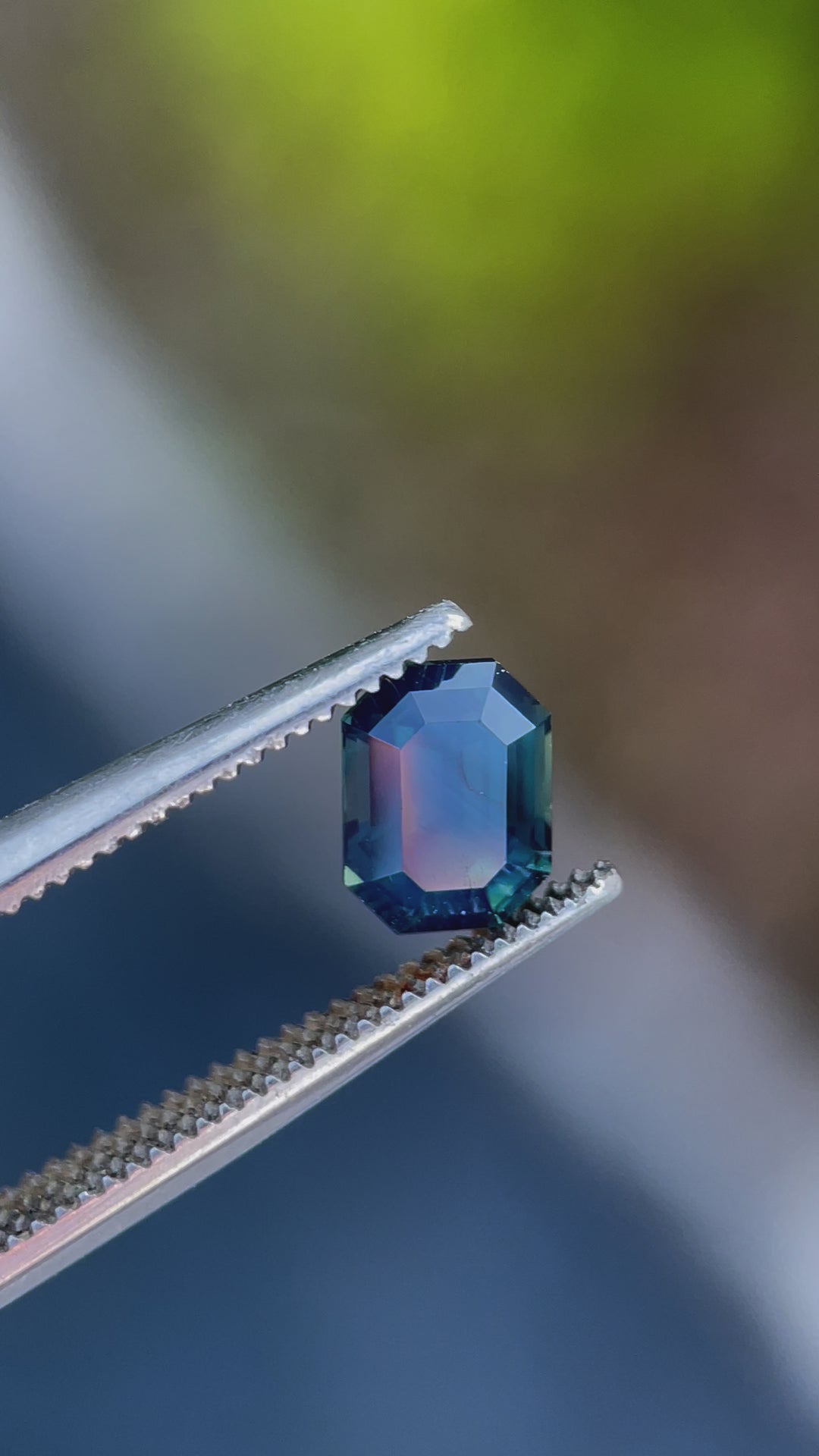 Video: A 1.40-carat sapphire rotating to display its dazzling green-blue color and precise step-cut craftsmanship.