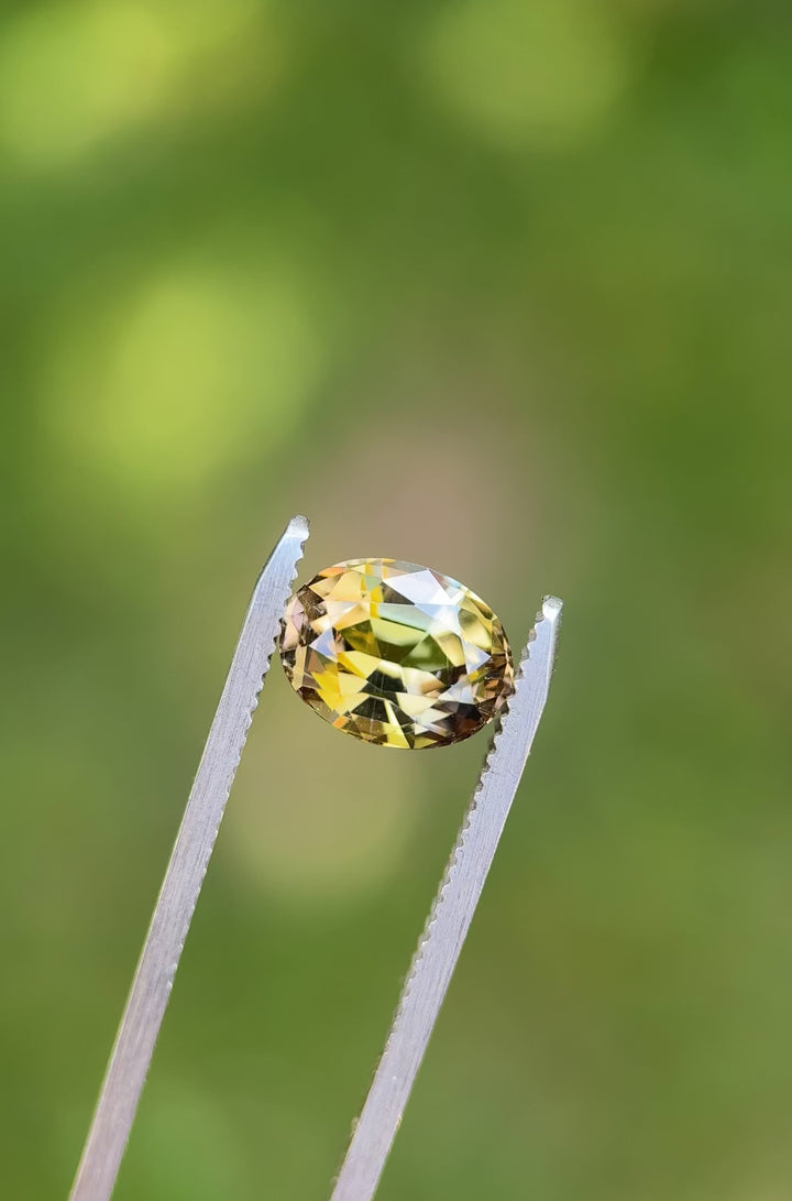 360-degree video of 3.70ct Tanzanite rotating under natural light to show teal, peach, and golden yellow hues