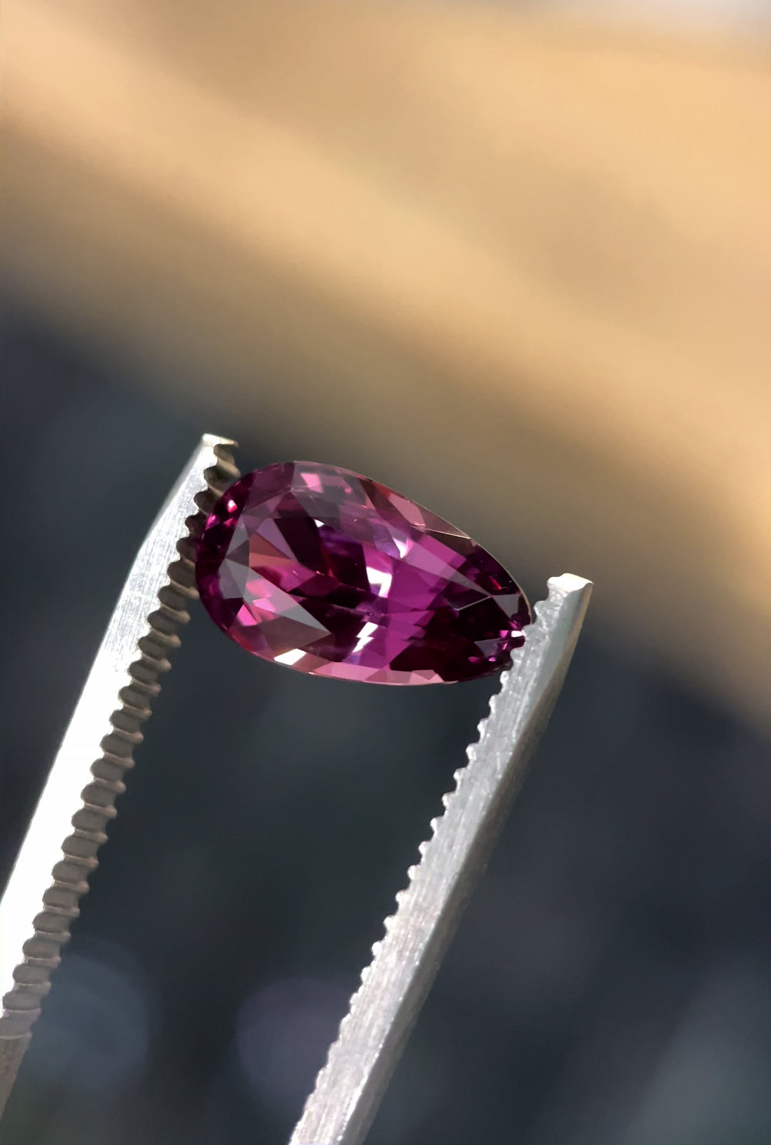 A rotating view of a 3.09-carat color-change sapphire from Songea, Tanzania, capturing its mesmerizing transition from pink to brown in different lighting conditions.