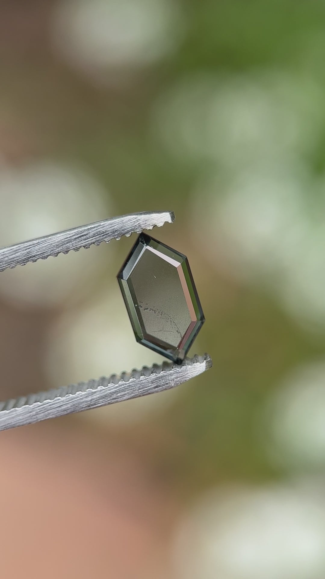 Video of 1.43ct hexagonal step cut spinel gemstone from Sri Lanka, rotating in natural light