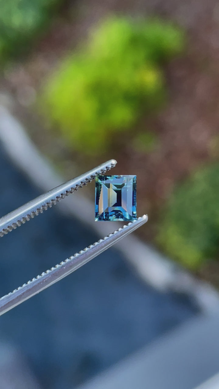 Video of a 1.03ct bi-color sapphire from Madagascar, showcasing its exceptional clarity and color shift under light.