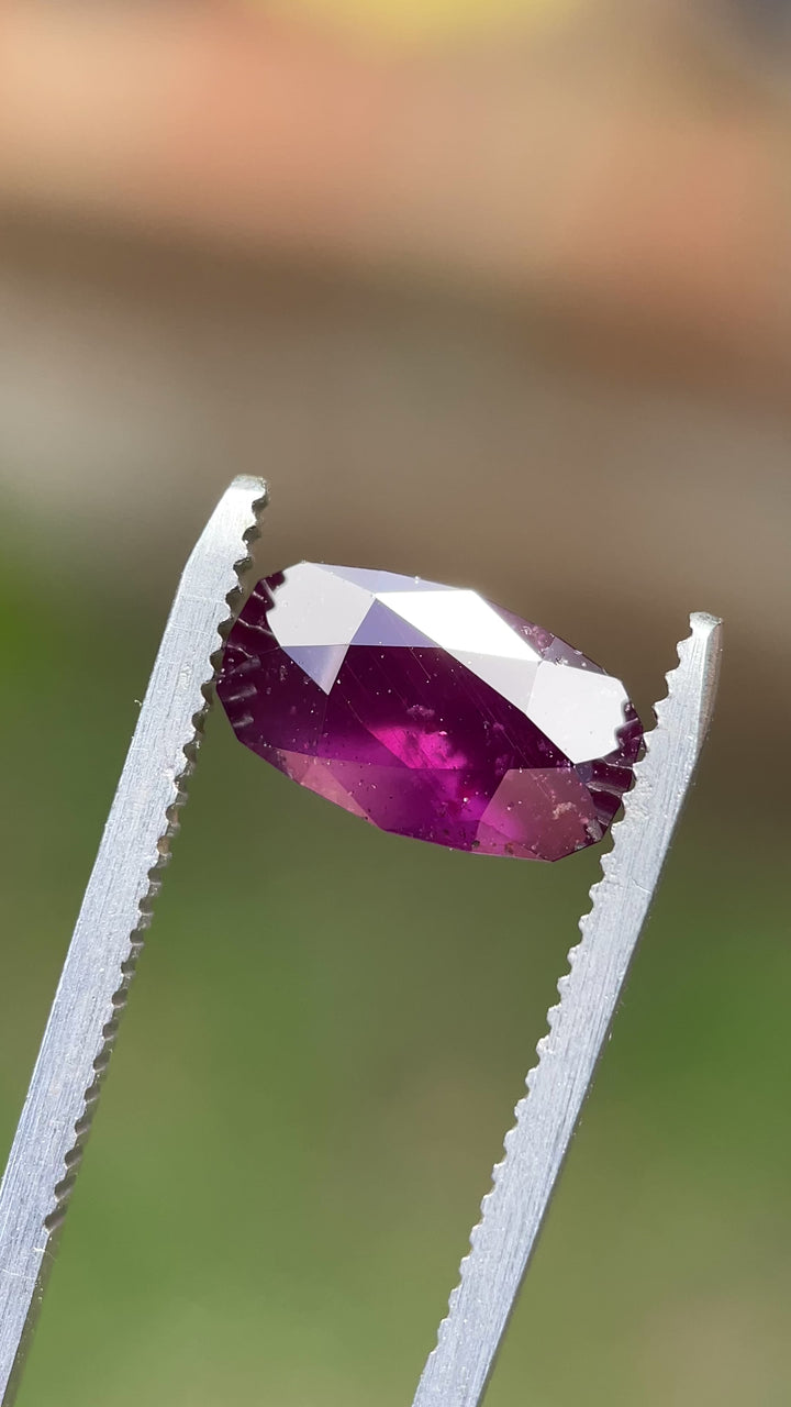 Rotating video of a 3.81-carat elongated double rose cut sapphire from Umba River, Tanzania, revealing raspberry and plum color flashes.