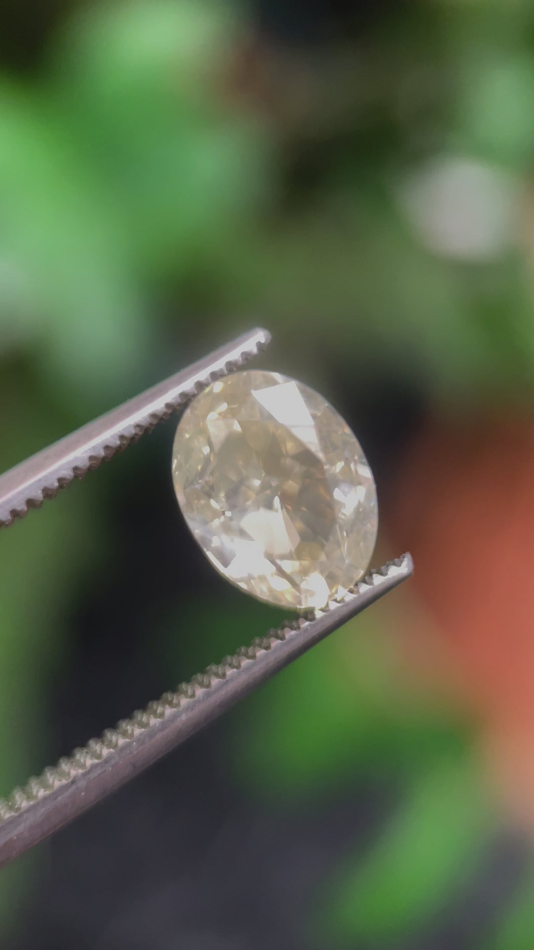 A rotating view of the 2.71-carat oval modified brilliant diamond, highlighting its SI1 clarity and faint yellow opalescence against different lighting angles.