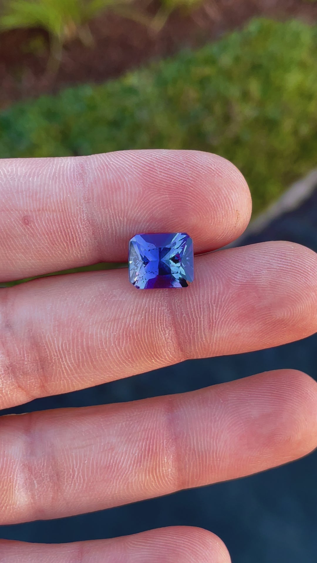 A 360-degree video showcasing the brilliance of a 7.24-carat steel blue and ultra violet tanzanite gemstone in radiant cut.